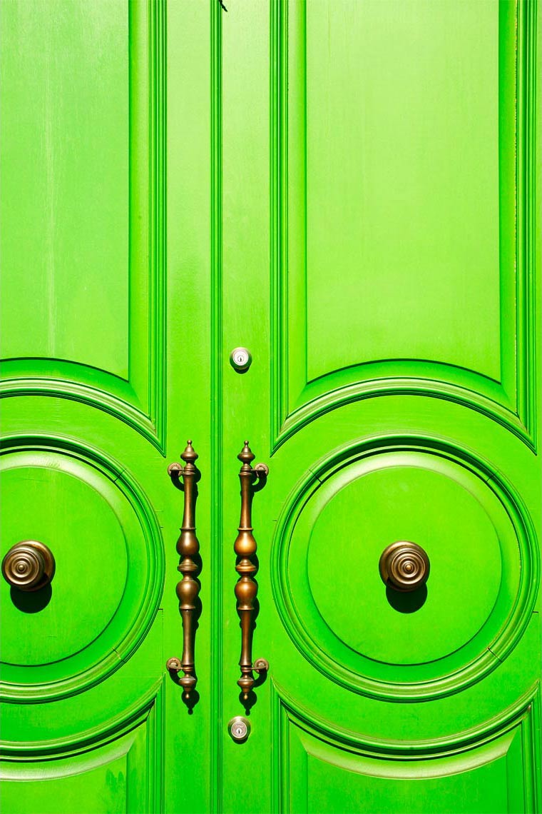 GreenDoor-vert_z17a
